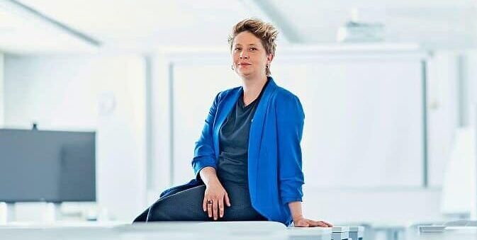 Vantage Education AG - Die Schulleiterin sorgt für die Musik